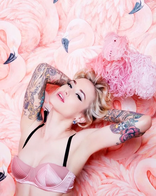 Emily — burlesque portfolio photograph 8
