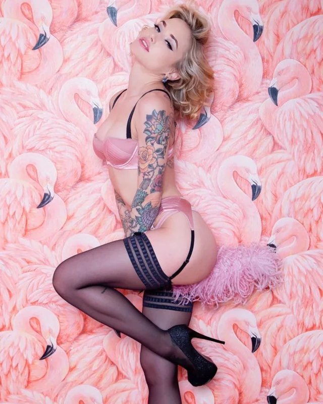 Emily — burlesque portfolio photograph 13