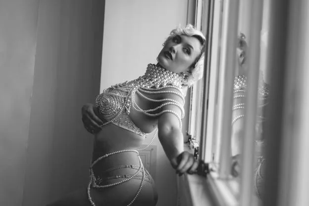 Jordan — burlesque portfolio photograph 6