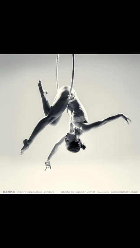 Karina — burlesque portfolio photograph 12