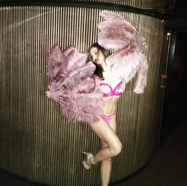 Karina — burlesque portfolio photograph 14