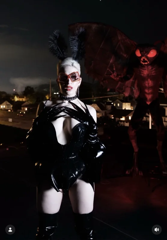 Olive — burlesque performer