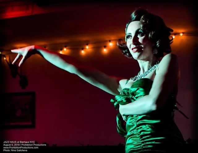 Rosie — burlesque portfolio photograph 3