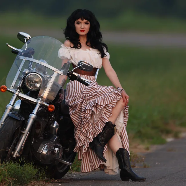 Tina — burlesque portfolio photograph 7