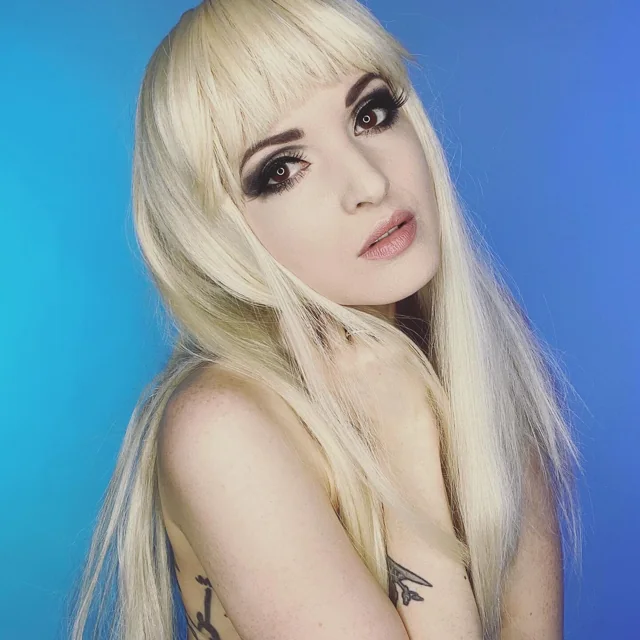 Tina — burlesque portfolio photograph 9