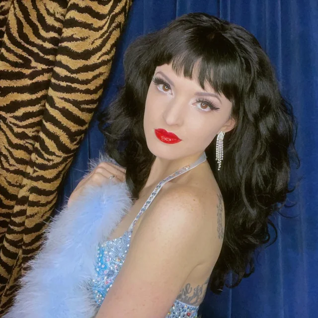 Tina — burlesque portfolio photograph 10